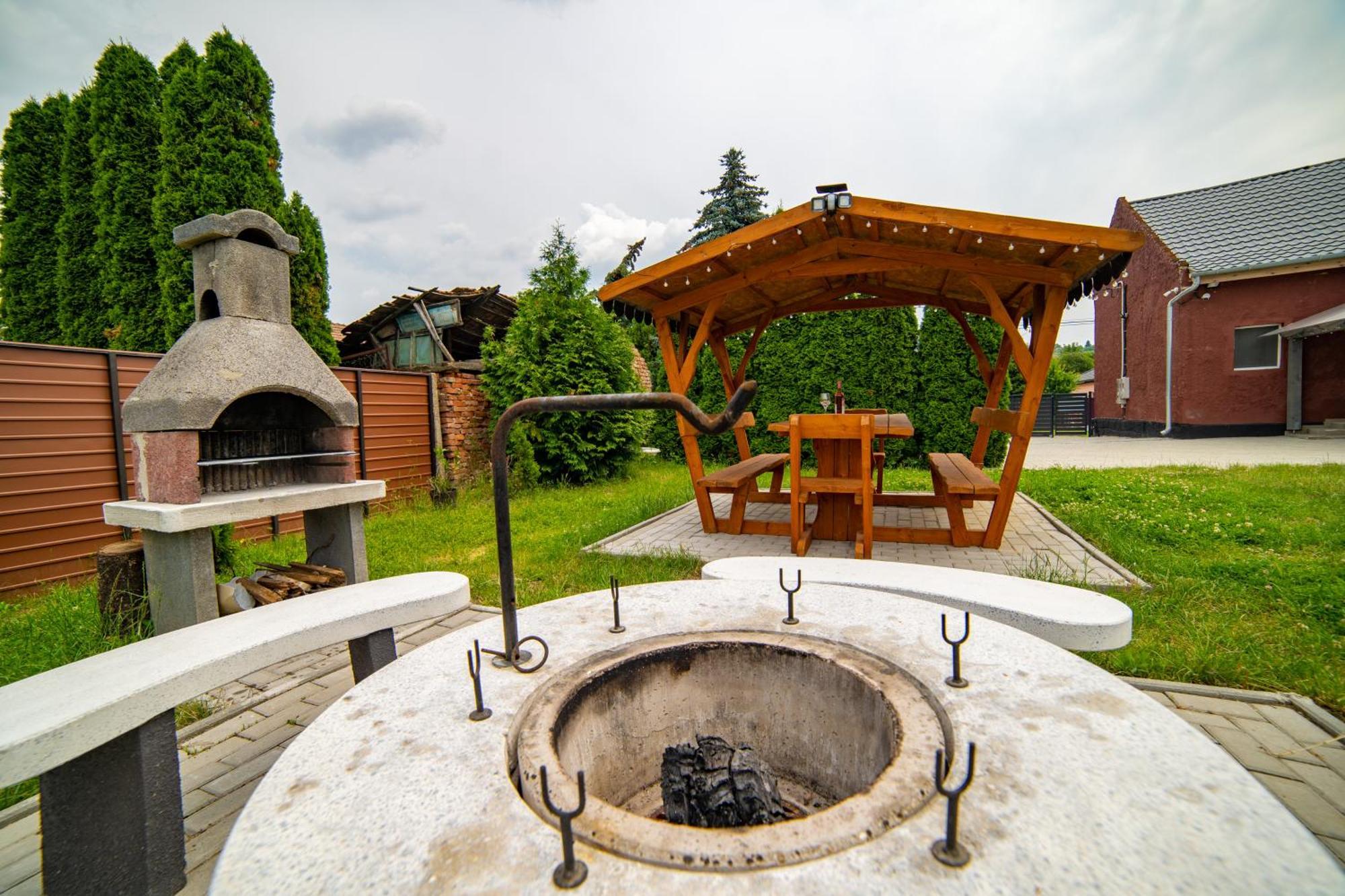 RO-LAND Vendégház Miskolc Esterno foto